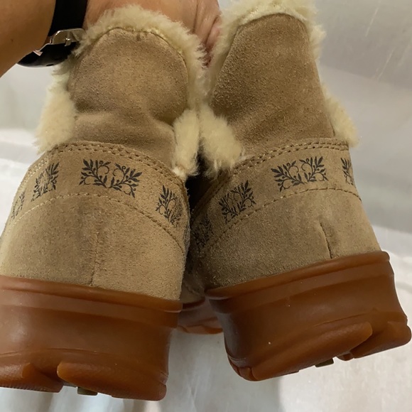 COPY - Kamik Jemma Waterproof Women’s Boots (8) - Picture 4 of 9